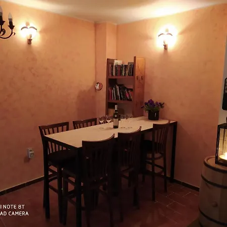 Castle-wall-inn Konukevi 3*