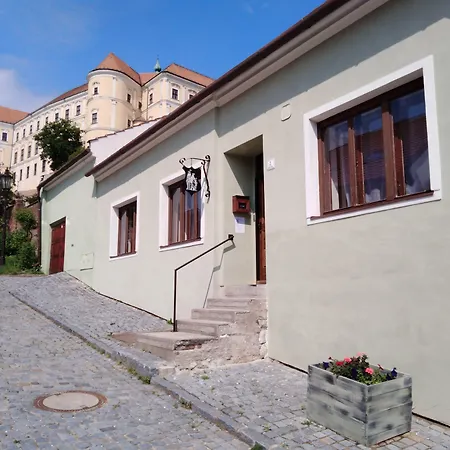 Castle-wall-inn Konukevi